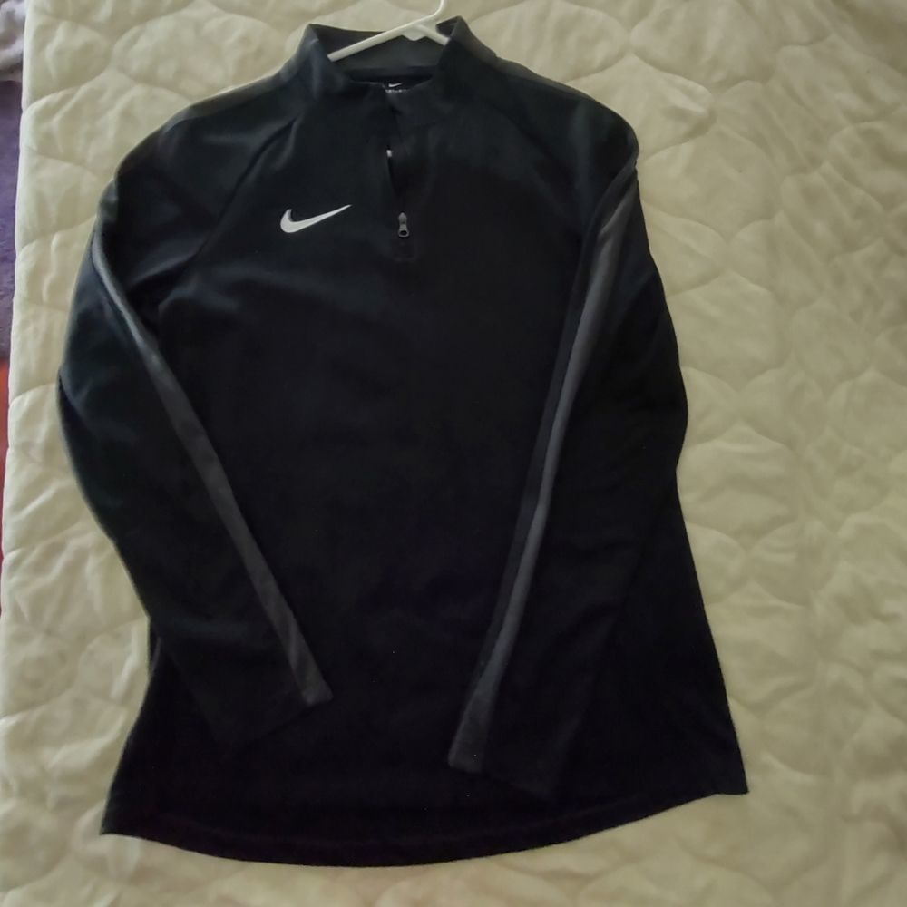 Nike Dri-Fit pullover shirt Size M. (0007)